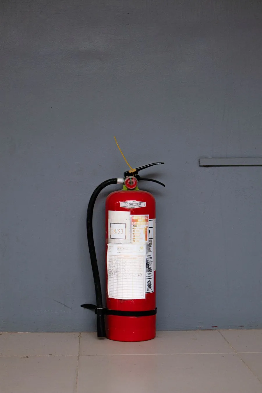 Brandbeveiliging in Zeewolde: brandblusser tegen de muur